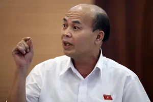 Học đại học để ra đánh giày, bán báo thì đào tạo làm gì!