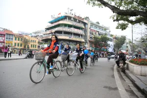 Giới trẻ Hà Nội chạy bộ, đạp xe hưởng ứng giờ Trái đất 2016