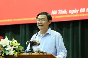 Phó Thủ tướng Vương Đình Huệ và phu nhân cùng ứng cử ĐBQH