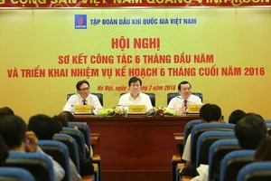 Giá dầu xuống 40 USD/thùng, doanh thu PVN giảm mạnh