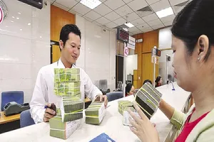 Các ngân hàng đồng loạt giảm lãi suất huy động