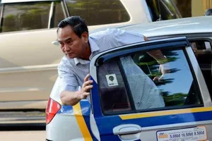 Thứ trưởng tiên phong đi taxi nghỉ hưu theo chế độ