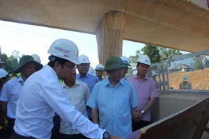 Bộ trưởng GTVT 'phê' tiến độ cao tốc Quảng Ngãi - Đà Nẵng 
