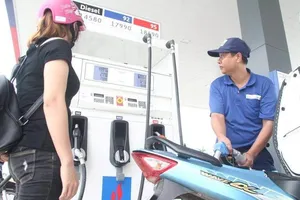 Sốc: Giá xăng tăng hơn 1.400 đồng/lít từ 17 giờ hôm nay