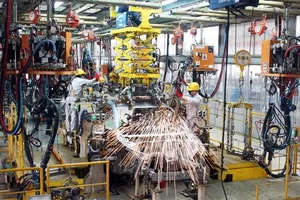 Thuế, phí cao 'chặn' giấc mơ có ô tô của người Việt