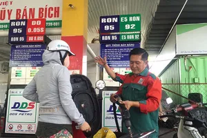 Giá xăng A95, E5 giảm nhỏ giọt trong ngày đầu tuần