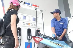 Giá xăng A95 lại tăng, vượt 21.000 đồng/lít