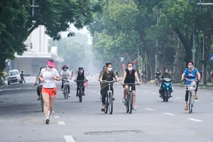 Người dân Hà Nội phấn khởi khi được ra đường tập thể dục