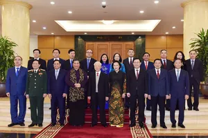 Tổng Bí thư trao Quyết định nghỉ chế độ cho các nguyên Ủy viên Bộ Chính trị