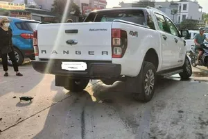 Quảng Ninh: Ô tô bán tải tông liên hoàn khiến 10 xe bị hỏng nặng