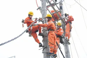 Nắng nóng gay gắt, tiêu thụ điện tăng cao gây mất điện ở phía Bắc