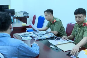 Bắt người mua bán thiết bị công nghệ cao dùng cho gian lận thi cử