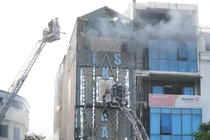 Hà Nội: Cháy lớn ở quán Karaoke, 3 chiến sĩ hy sinh