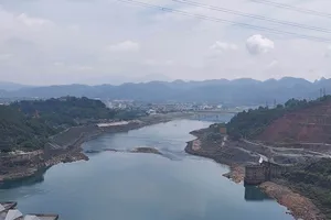 Dù có mưa, thủy điện Hòa Bình vẫn 'khát' nước