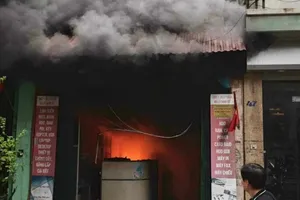 Hà Nội: Cháy cửa hàng sửa chữa điện tử trên phố Lý Nam Đế