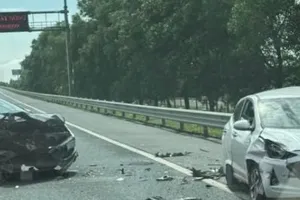 Tai nạn trên cao tốc Hà Nội - Hải Phòng do ô tô nổ lốp 