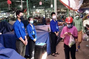 Tuyên truyền chống COVID- 19 bằng loa kẹo kéo 