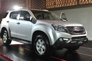 ISUZU mu-X: Kẻ liều mình trước cuộc chiến SUV