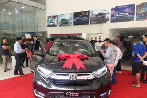 Ngắm, chạm và đặt cọc mua CR-V 7 chỗ ở Honda Cộng Hòa