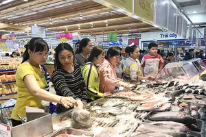 Xuyên đêm mua sắm tết cùng Co.opmart