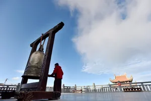 ‘Lạc bước’ trước hình ảnh tâm linh trên đỉnh Fansipan