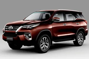 Thêm Toyota Hiace, Fortuner và Hilux phiên bản cải tiến 2018