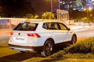 Ngắm Tiguan Allspace 7 chỗ lăn bánh trên phố Sài Gòn