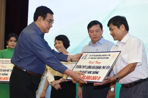 Quỹ Lawrence S. Ting trao 8,39 tỷ đồng học bổng