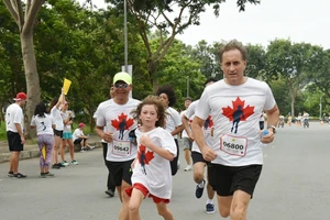 Quyên góp gần 200 triệu đồng cho bệnh nhi ung thư