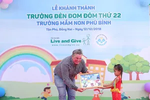 'Đèn Đom Đóm': 16 năm thắp sáng ước mơ đến trường