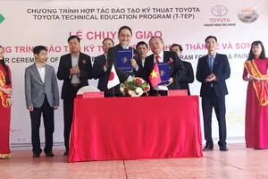 Toyota bàn giao 206 xe mới cho FUTA Bus Lines