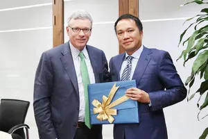 Giám đốc Điều hành VISA thăm Techcombank