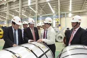 Hoa Sen xuất khẩu 5.000 tấn tôn qua Malaysia