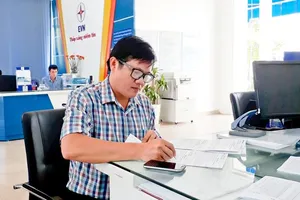 EVNNPC hướng tới không sử dụng tiền mặt thanh toán tiền điện