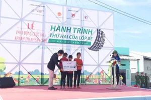 Toyota tặng sân chơi cho trẻ em Bạc Liêu