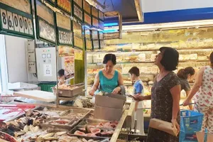 Phụ nữ 'hiến kế' chống rác thải nhựa