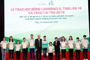 Gần 8,5 tỉ đồng tiếp sức cho HS-SV giỏi, vượt khó