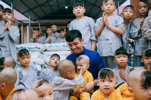 Nhựa Long Thành trao 600 phần quà Trung thu cho trẻ em Đắk Lắk