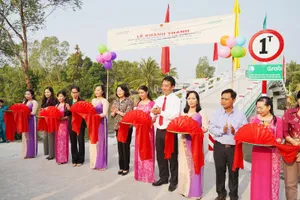 Khánh thành cây cầu đầu tiên dự án 'Xây cầu đến lớp'