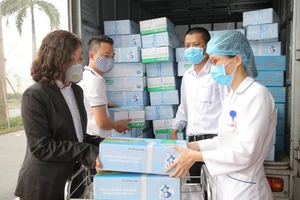 Sữa Cô Gái Hà Lan đóng góp 2 tỉ đồng chống dịch COVID-19