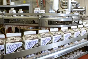 Vinamilk ủng hộ 23.000 lít sữa cho người dân Mỹ