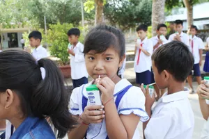 Vinamilk khởi động chương trình “Sữa học đường tỉnh Trà Vinh”