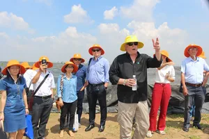 Đoàn 25 bác sĩ đến thăm, học tập tại công ty VWS