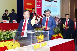 Ông Dương Quang Thành tái cử Bí thư Đảng ủy EVN