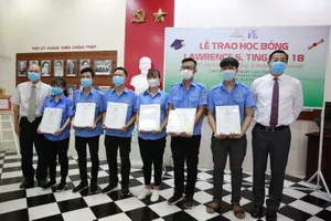 Trao 6 học bổng cho sinh viên Trường CĐ Kỹ thuật Cao Thắng