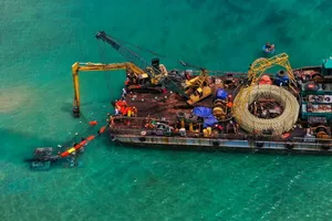 EVN vượt sóng gió thắp sáng biển đảo