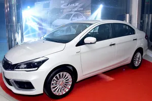Suzuki Ciaz mới, mẫu sedan hạng B thanh lịch, rộng rãi