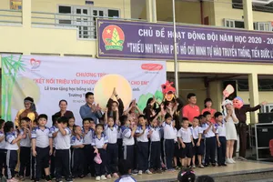 Dai-ichi Life Việt Nam mang Trung thu đến với học sinh TP.HCM