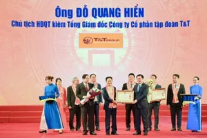“Bầu” Hiển được trao tặng Huân chương Lao động hạng Nhất