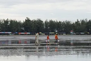 TP.HCM: Làm gì để giảm rác thải nhựa trên biển?